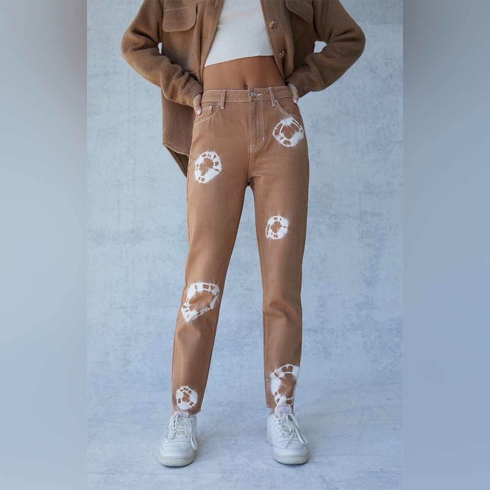PacSun Tan Tie Dye Mom Jeans.